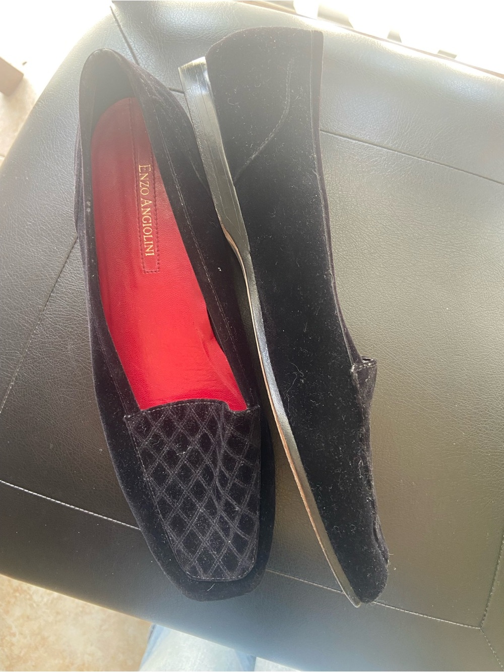 Enzo Angiolini Black Velvet Flats with Red Insole - Picture 2 of 3